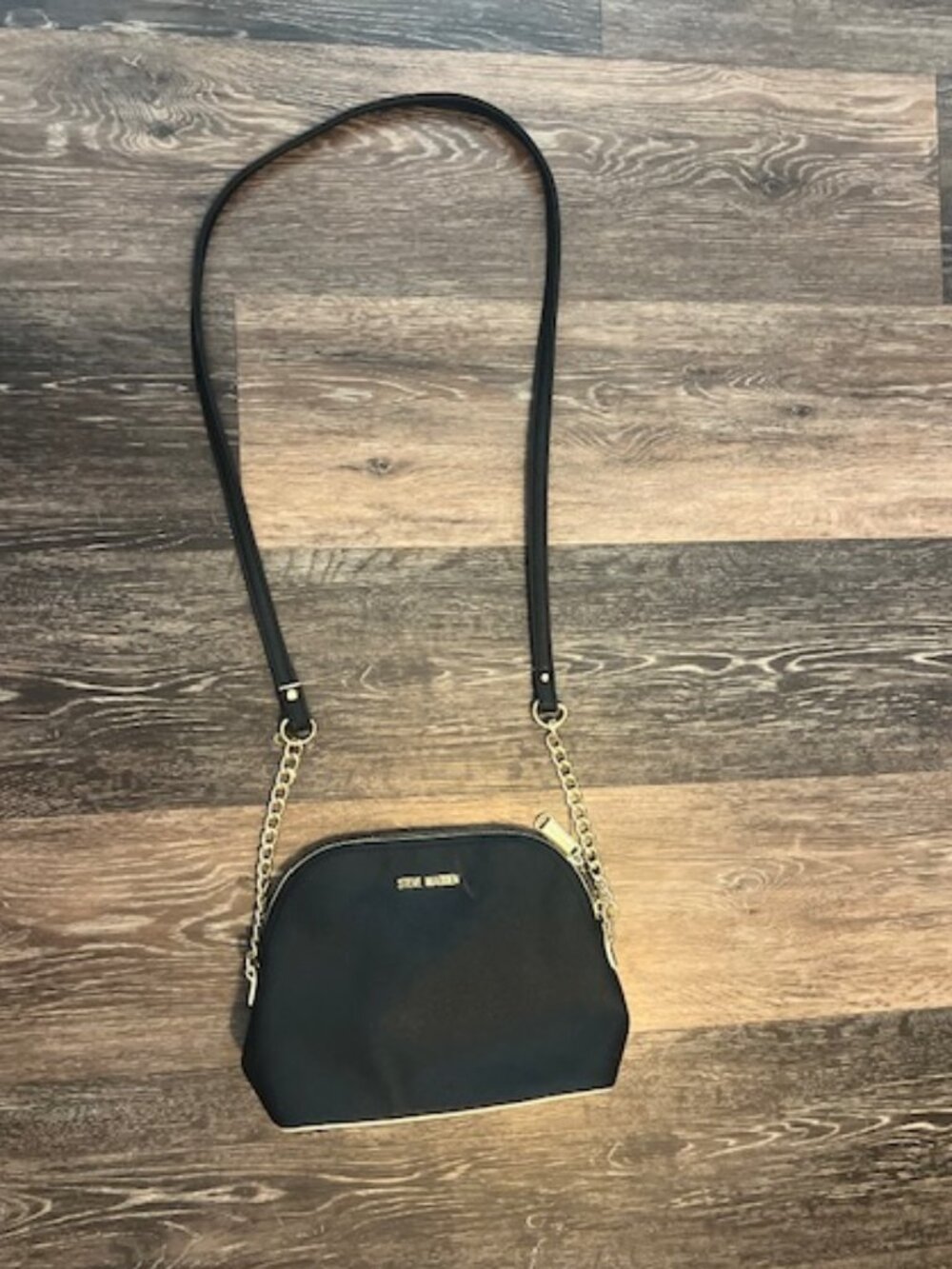 Steve Madden Shoulder bag, Purse. Black with Gold Hardware. Zip Close. Ex Cond!